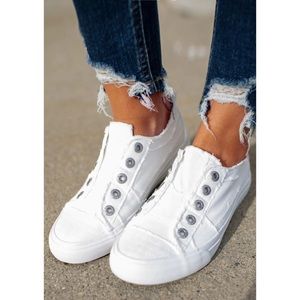 BOUTIQUE | Slip-On Round Toe Flat Canvas Sneakers